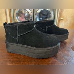 Classic ultra mini platform Ugg boots size 8